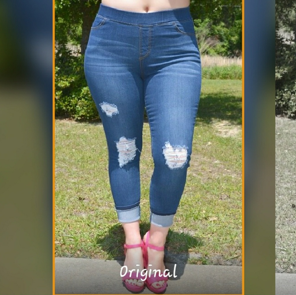 Distressed jean leggings for the curvy 😁